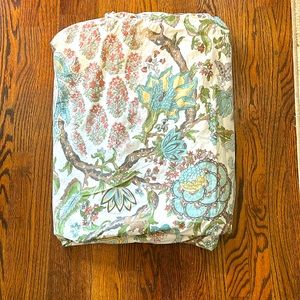 Pottery Barn King duvet set with 2 King shams.